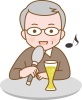 スナックでカラオケで歌いながら飲酒をするシニア男性