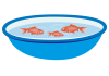 洗面器にの中で泳いでいる赤い金魚