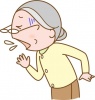 風邪をひき咳をする高齢女性