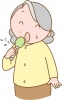 カラオケで歌う元気な高齢女性