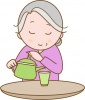 お茶を入れる高齢女性