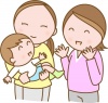 子どもを抱っこするママとママ友