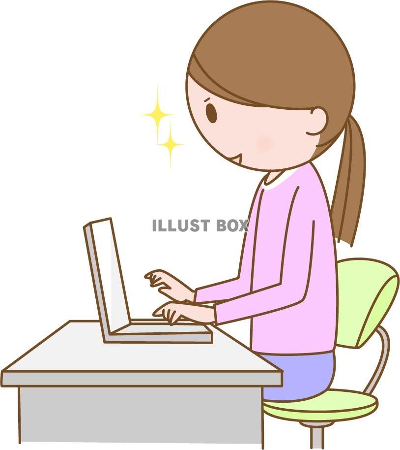 良い姿勢でパソコン作業をする女性