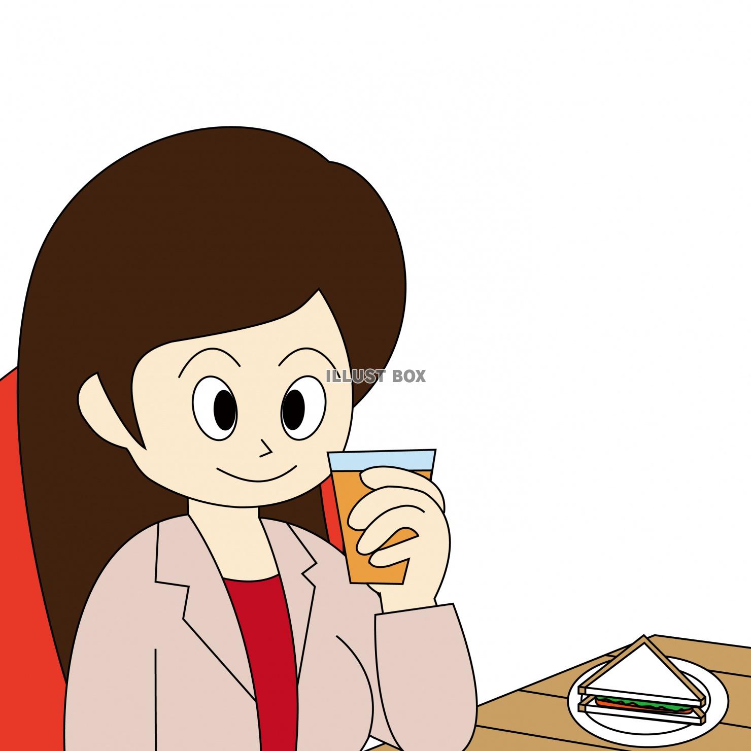 喫茶店でジュースを飲む女性