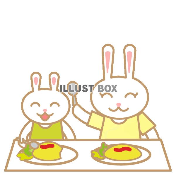 親子でオムライスを食べるうさぎ