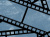 重なり合う映画フィルム入りの青いテクスチャ背景　527