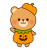 カボチャの仮装をするクマ