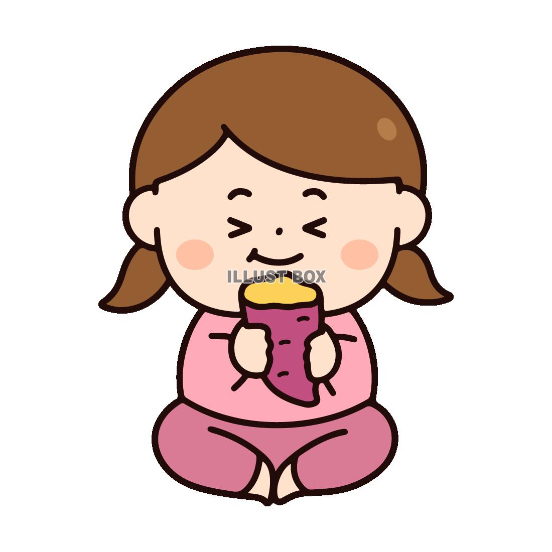 座って焼き芋を食べる女の子