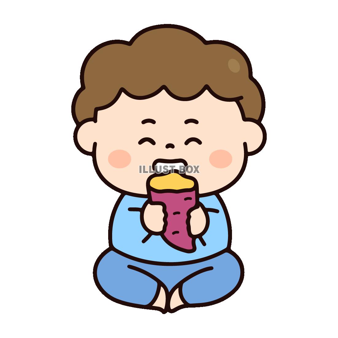 座って焼き芋を食べる男の子